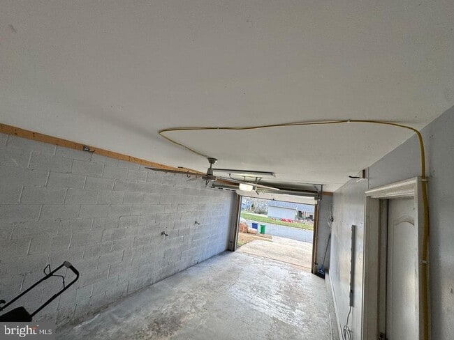 Building Photo - 6158 40 Winks Way