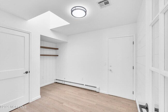 Building Photo - 90 Spinnaker Ct