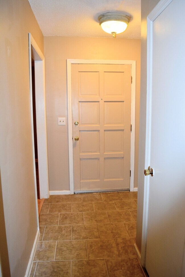 Building Photo - 2105 Hobson Ct
