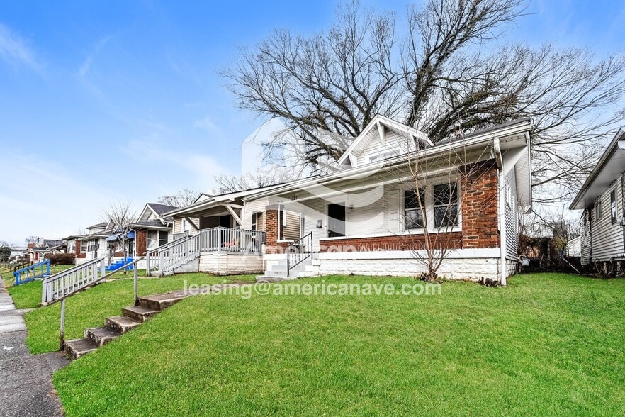 Building Photo - 321 S 43rd St