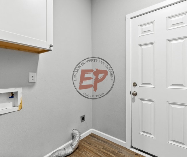 Building Photo - 221 N Bermuda St