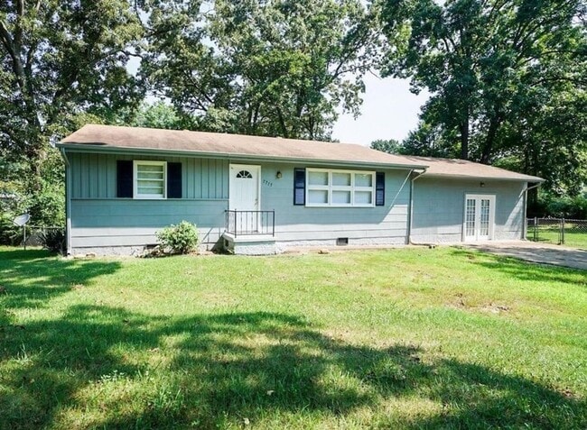 Building Photo - Spacious 4-Bedroom, 2-Bath Home in Quiet Chattanooga Neighborhood