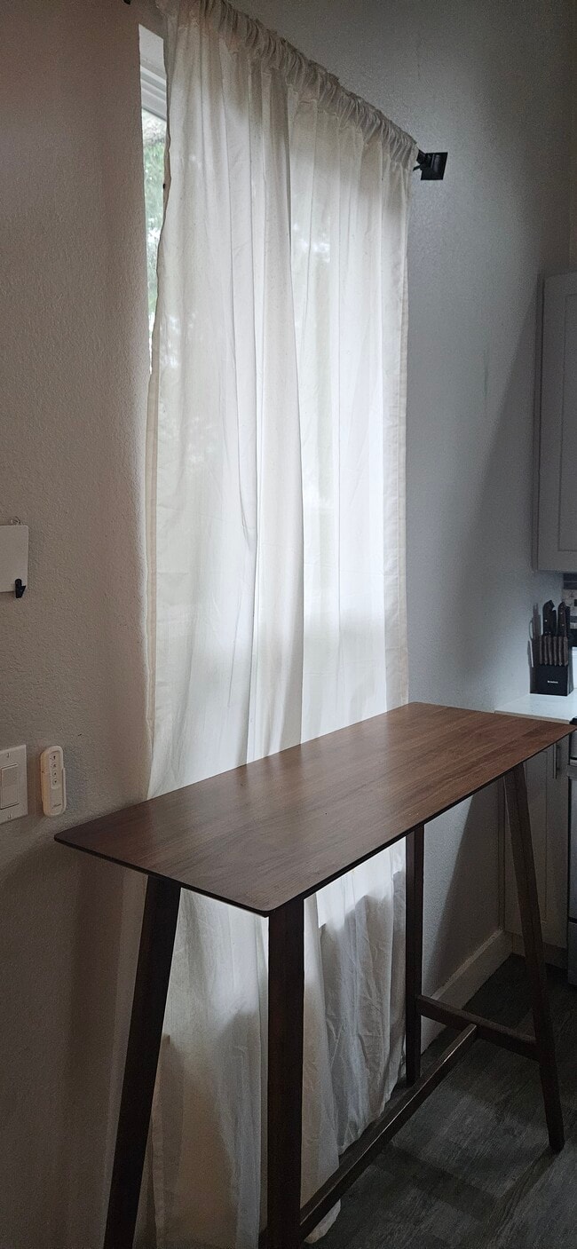 Building Photo - 3014 E 16th St