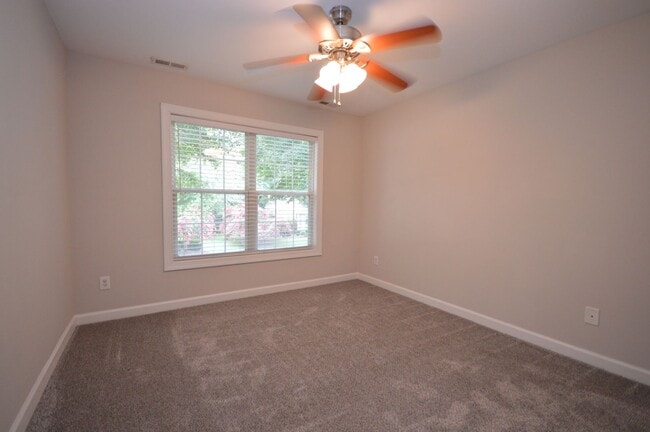 Building Photo - 3319 Philmont Dr