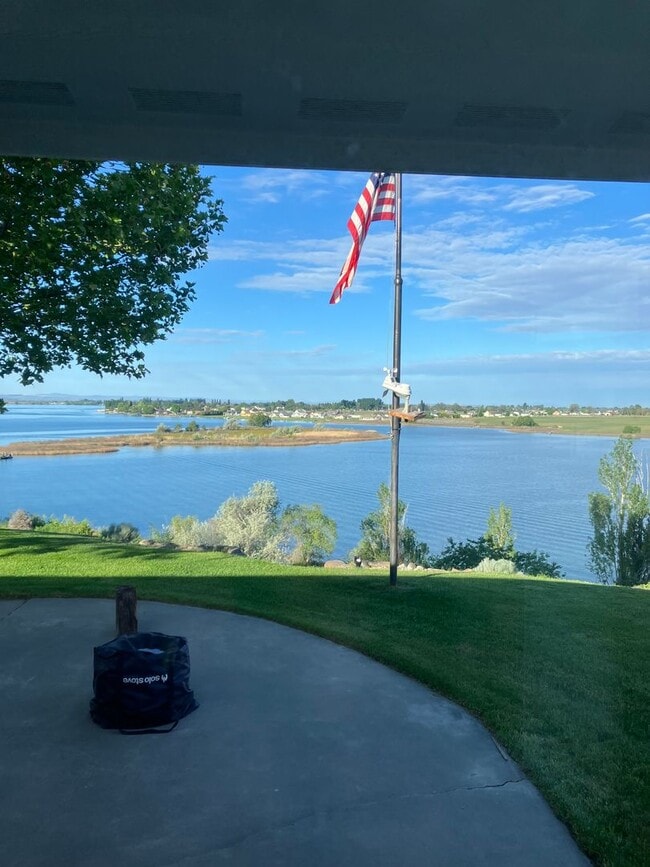 Building Photo - Lake Front Home For Rent! 1/2 Off First Full Months Rent Move in Special!!!