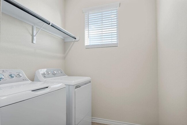 Building Photo - 108 Woodrow Ln