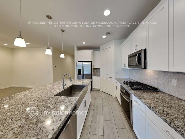 Building Photo - 17692 W Fetlock Trail