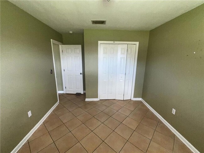Building Photo - 8506 Valor Dr