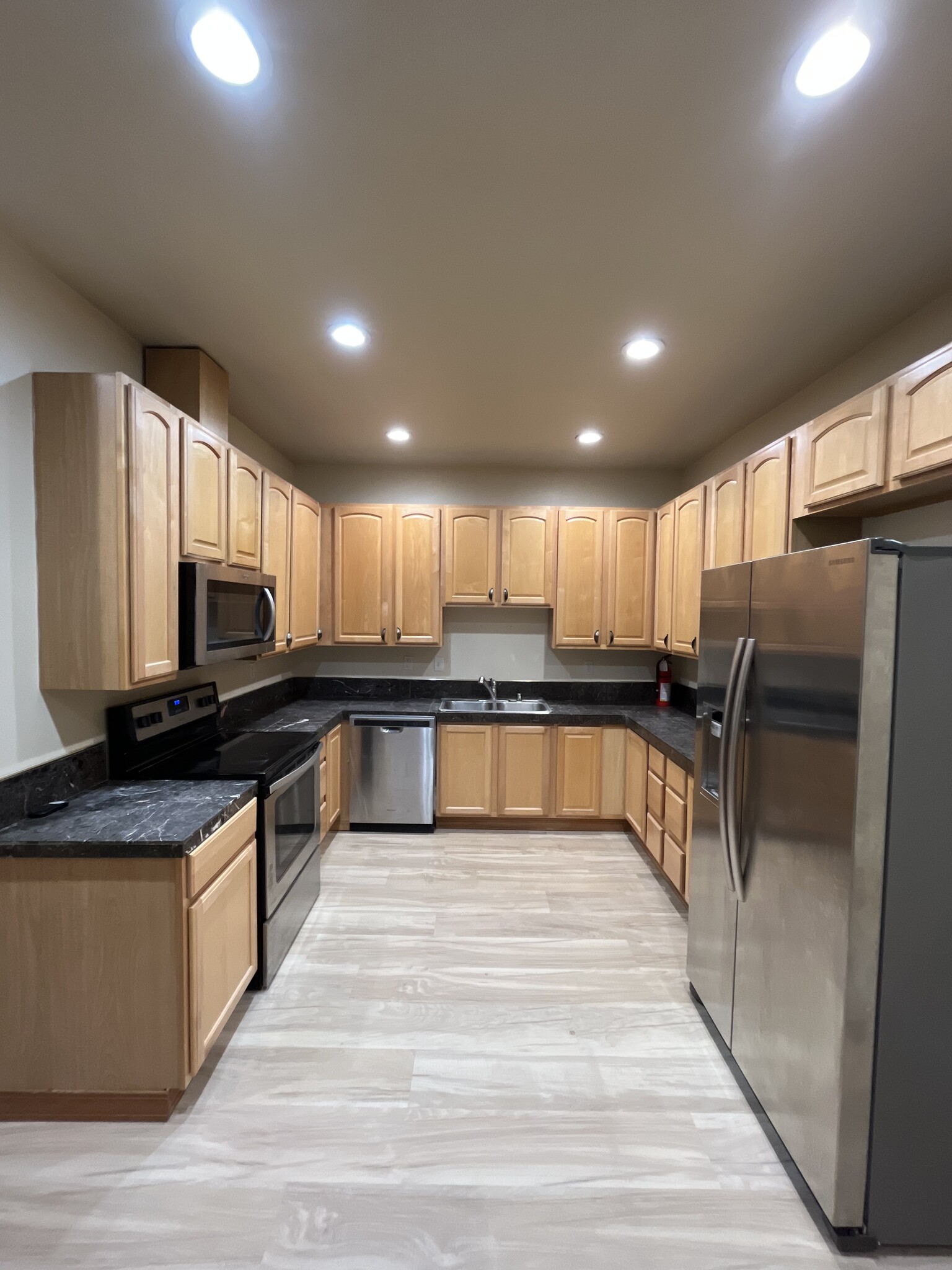 Building Photo - 461 E Heather Way