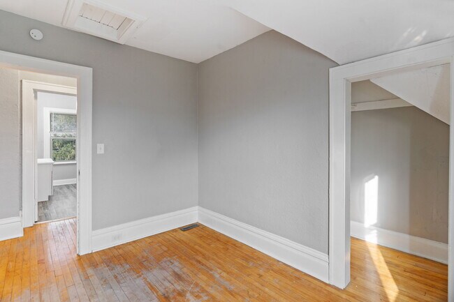 Building Photo - 1715 N Upton Ave
