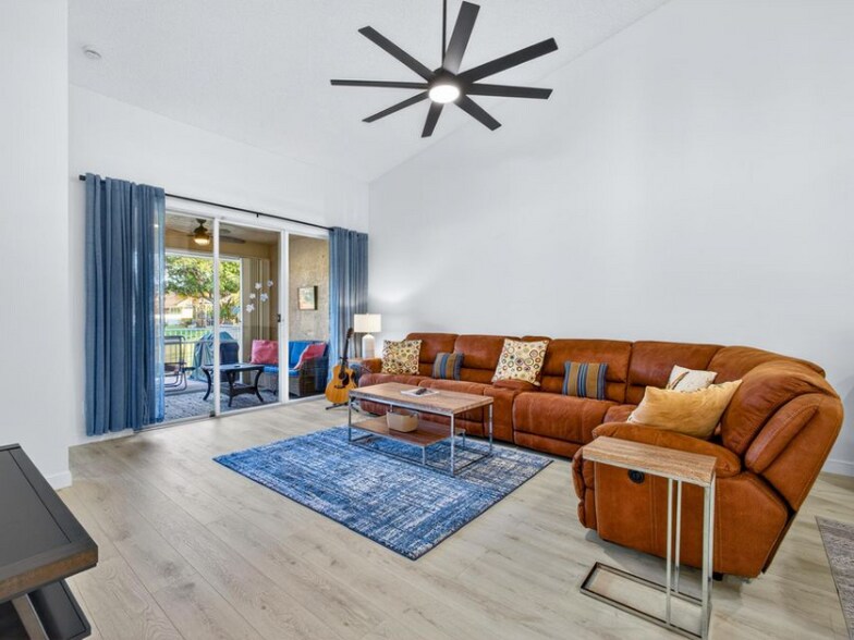 Building Photo - 233 W Coral Trace Cir