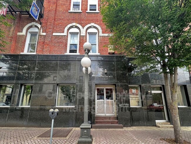 Building Photo - 307 N Vesper St