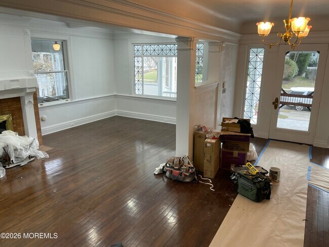 Building Photo - 211 Cedar Ave