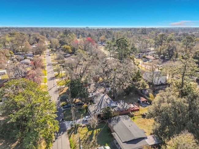 Building Photo - 5330 Quan Dr