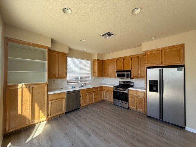 Building Photo - Come Check out this Lovely 4 Bedroom 2.5 B...