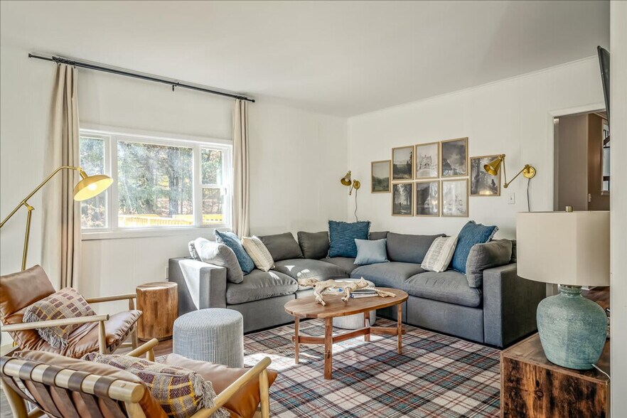 Building Photo - 117 Pond Rd