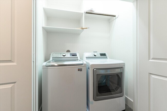 Building Photo - 2730 Freund St