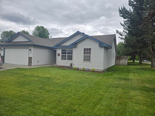 Primary Photo - For Rent: 3 Bed, 2 Bath Home with Garage i...