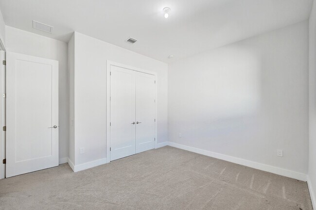 Building Photo - 5928 Brookfield Cir