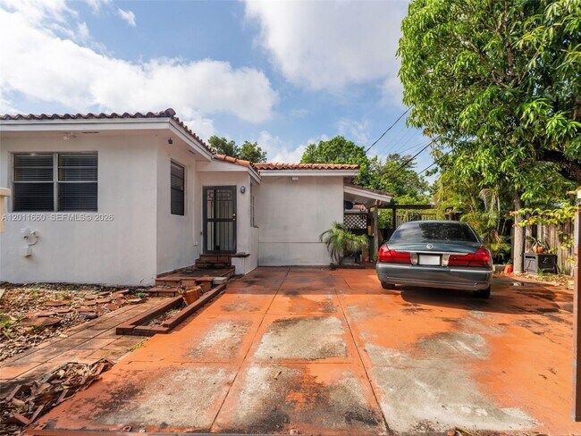 Building Photo - 520 NW 32nd Pl