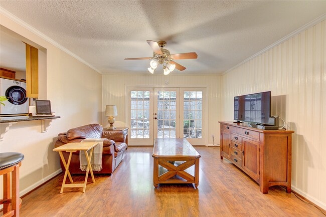 Building Photo - 824 Wax Myrtle Ln