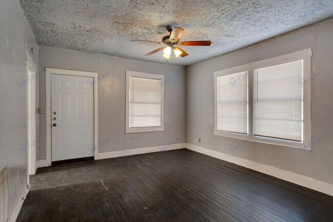 Building Photo - 1209 Gladiolus St