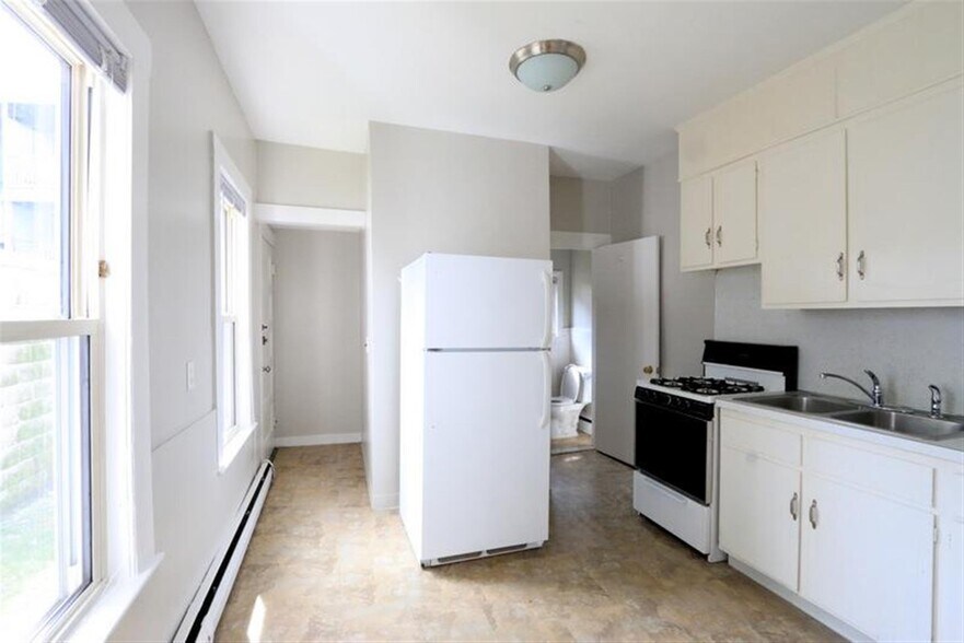 Building Photo - 5 Elmer St