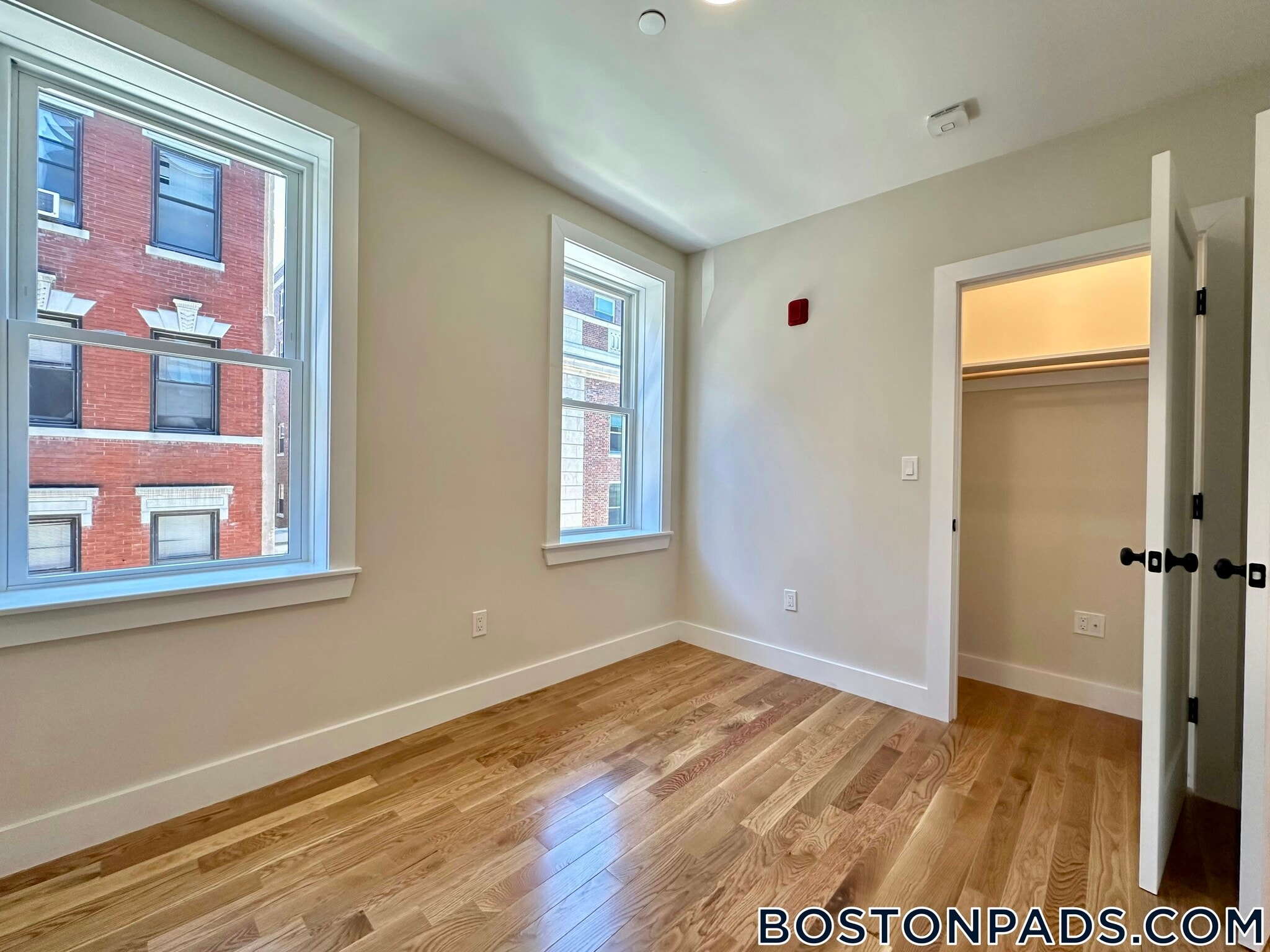 Building Photo - 64 N Margin St