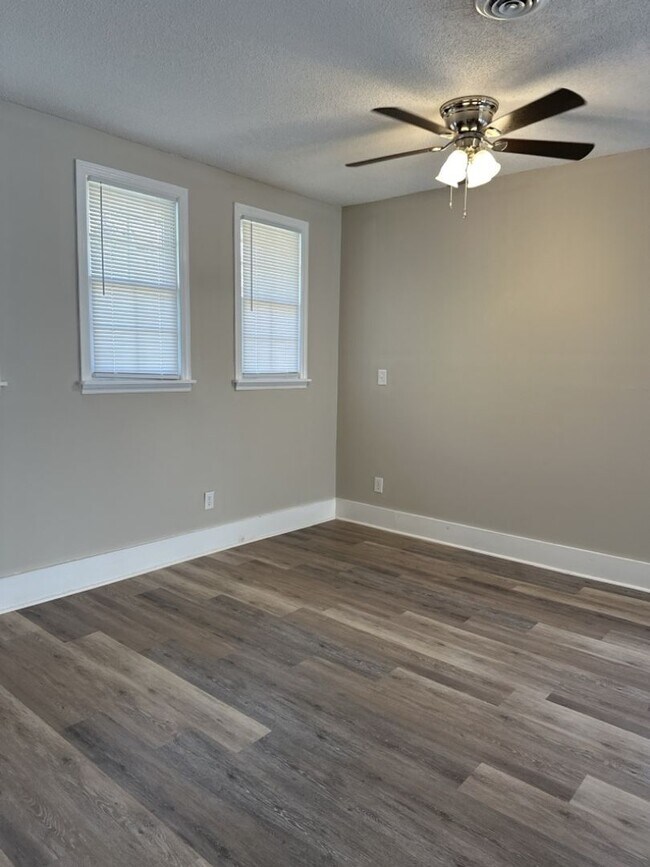 Building Photo - Historic 3 Bedroom, 2 Bathroom Home in Augusta!