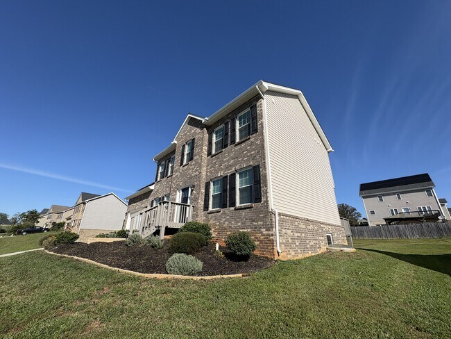 Building Photo - 189 Traverse Dr