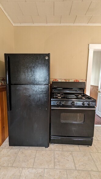 Refrigerator and Gas Range - Included! - 237 Pleasant St