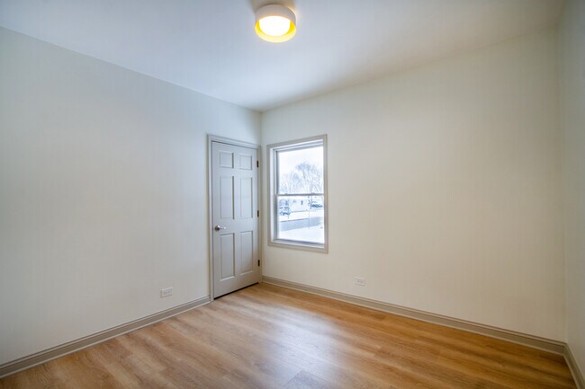 Building Photo - 129 W Stimmel St