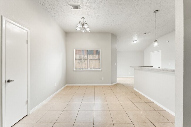 Building Photo - 10746 Staghill Dr