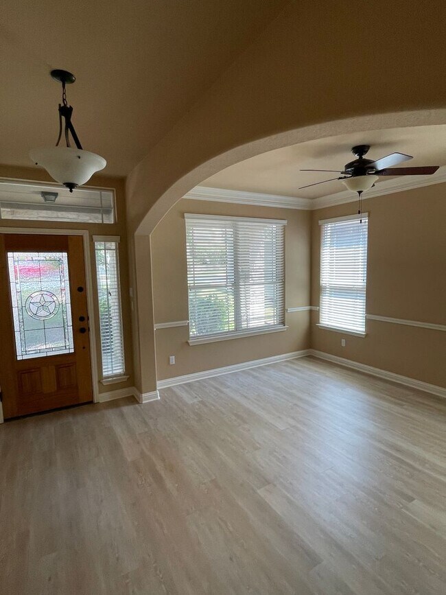 Building Photo - South Austin Dream in Sought-After Subdivi...