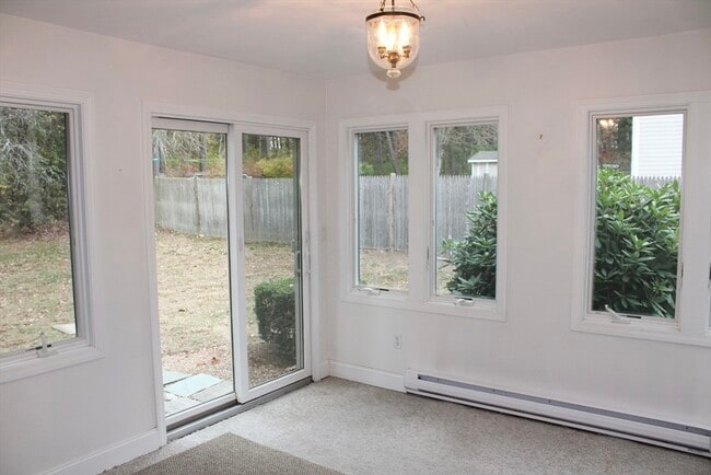 Building Photo - 61 Alton St