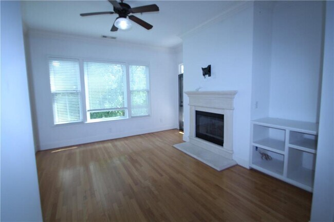 Building Photo - 11 Perimeter Center E