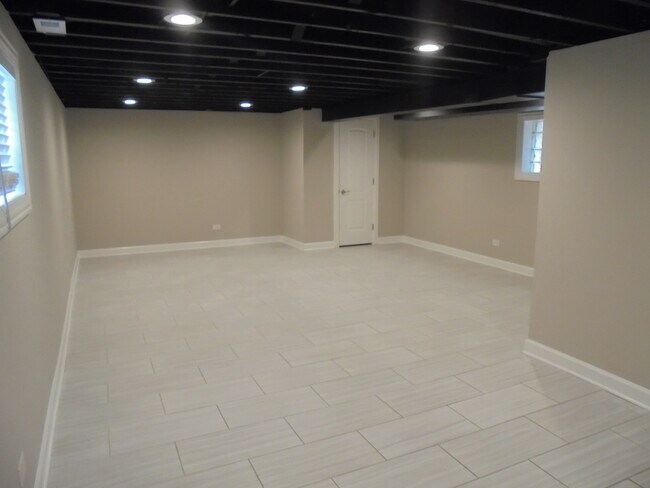 Building Photo - 7609 W 63rd Pl