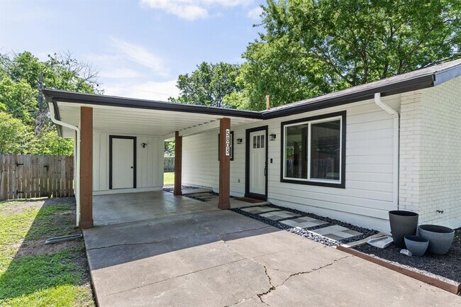 Building Photo - 5803 Blythewood Dr