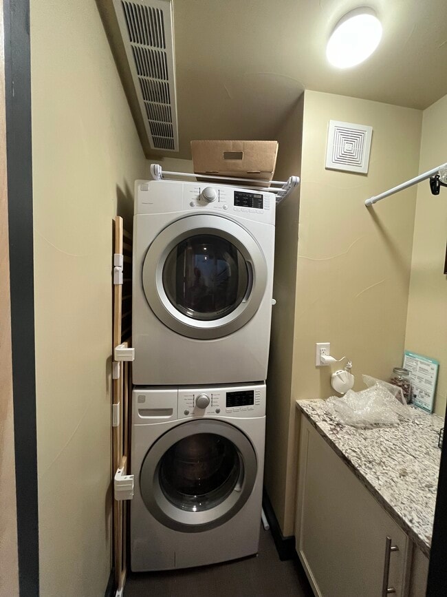 Building Photo - 2830 W 26th Ave