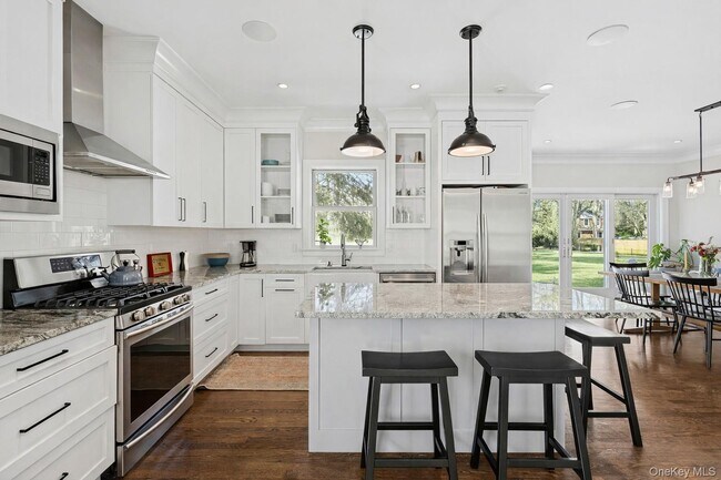 Building Photo - 134A Montauk Hwy