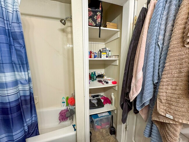 Building Photo - 515 N 200 E