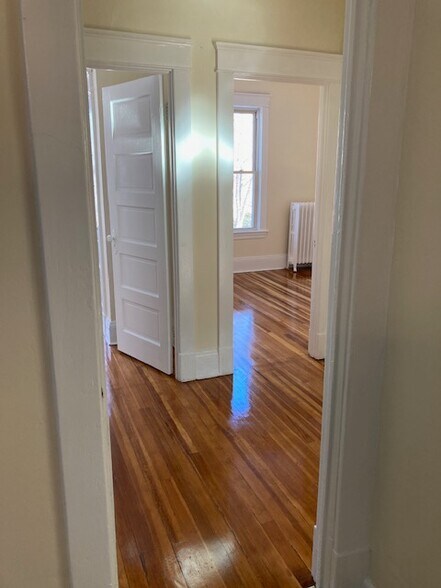 Building Photo - 890 Lancaster St