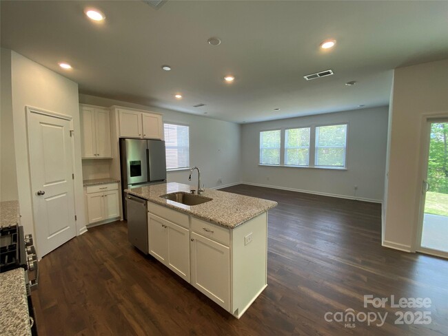 Building Photo - 14057 Lake Home Ln