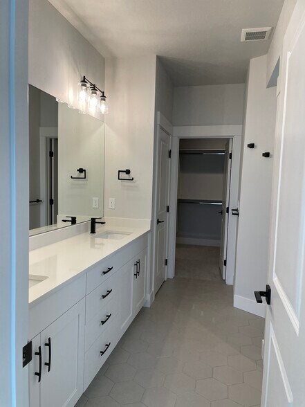 Building Photo - 11687 W Triloba Dr