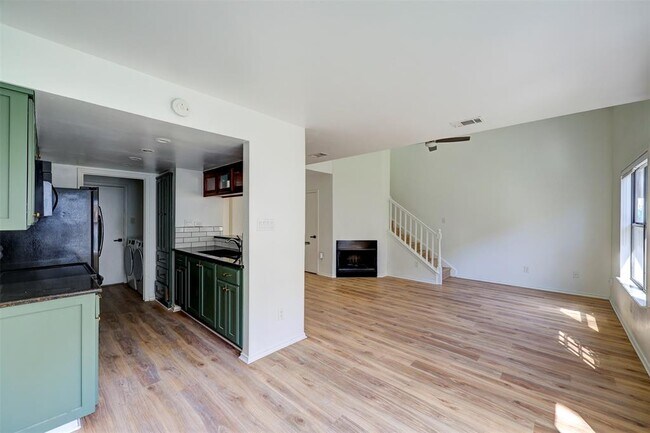 Building Photo - 512 Eberhart Ln