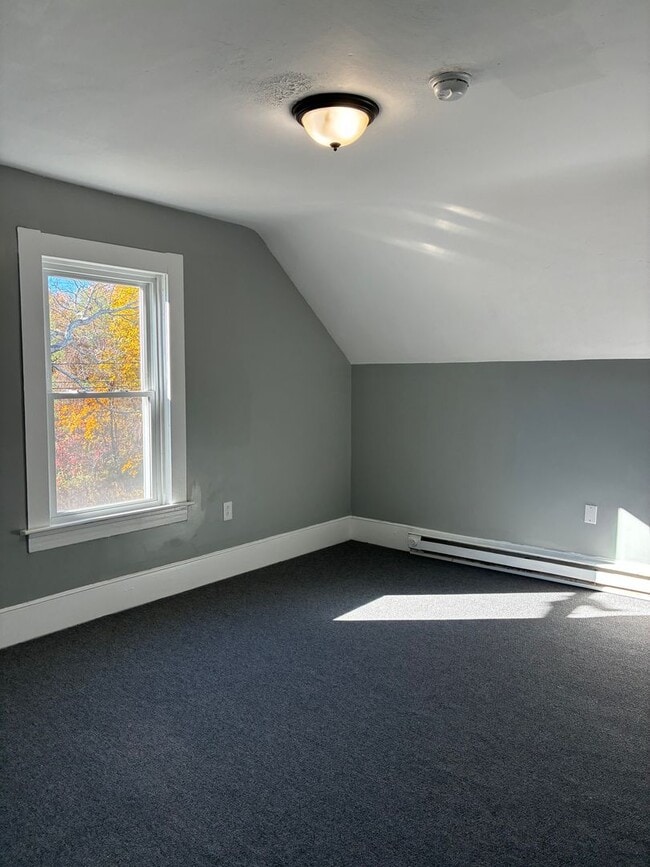 Building Photo - Fresh and updated 4 bedroom for immediate occupancy