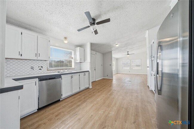 Building Photo - 3034 Barr Ln