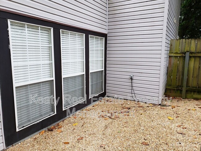 Building Photo - 509 Fox Run Ave