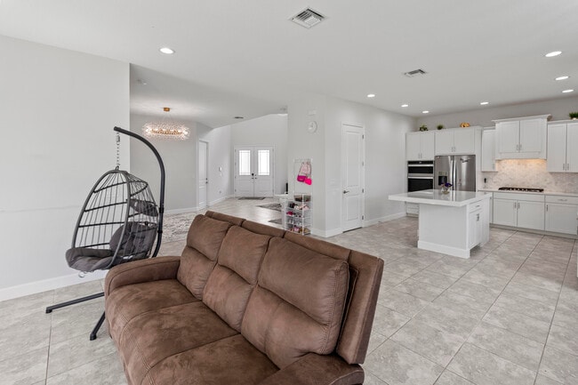 Building Photo - 15134 Cameo Ct