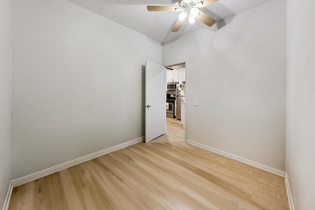 Building Photo - 3151 N Southport Ave